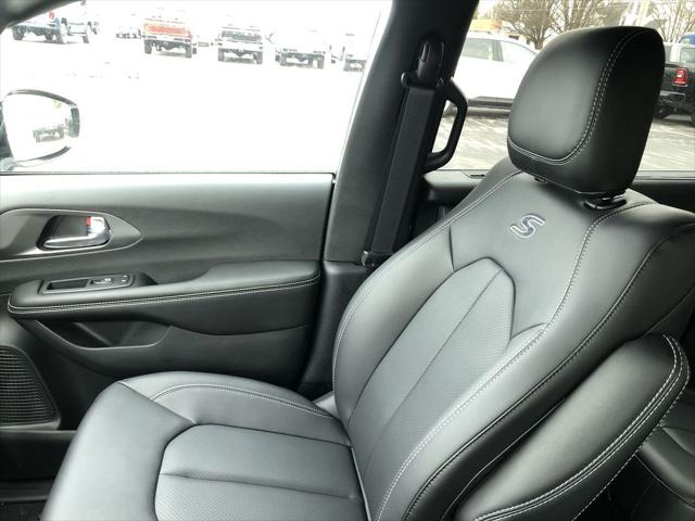 2026 Chrysler Pacifica Select AWD