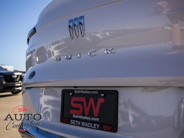 2025 Buick NV Avenir FWD