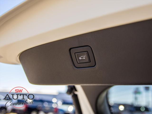 2025 Buick NV Avenir FWD