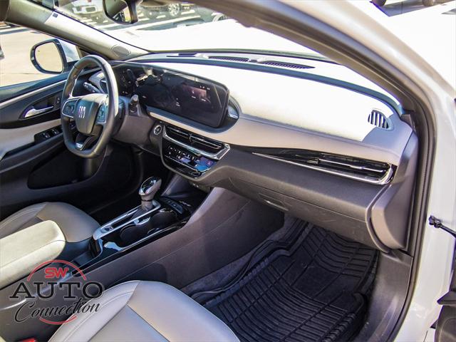 2025 Buick NV Avenir FWD