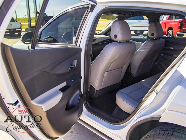 2025 Buick NV Avenir FWD