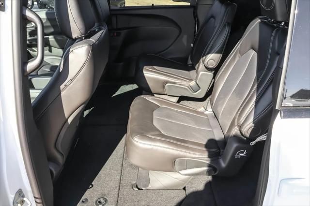 2026 Chrysler Pacifica Select AWD