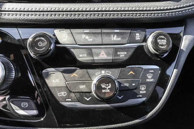 2026 Chrysler Pacifica Select AWD