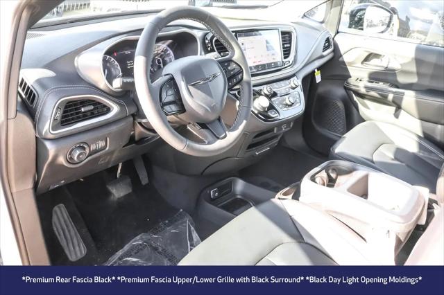 2026 Chrysler Pacifica Select AWD