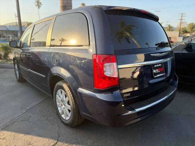 2016 Chrysler Town & Country Touring