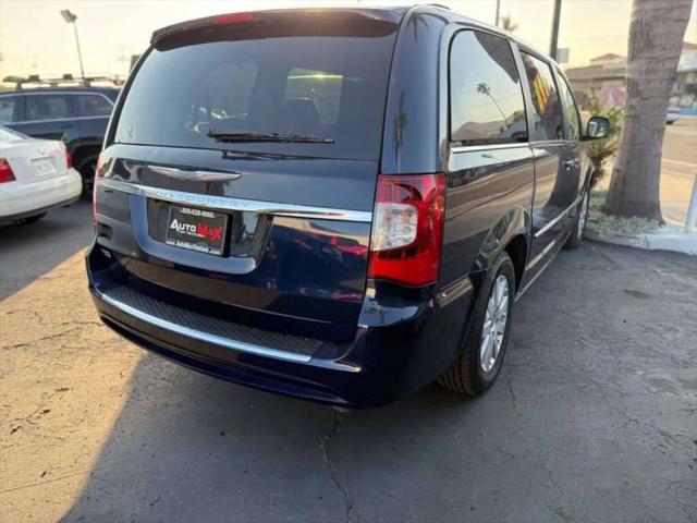 2016 Chrysler Town & Country Touring