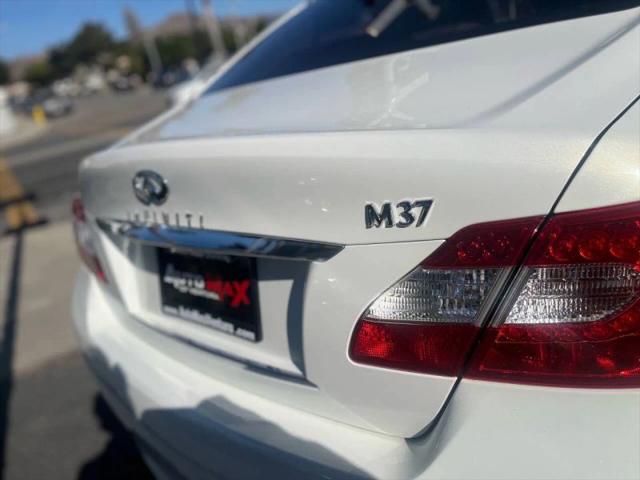 2011 INFINITI M37 M37