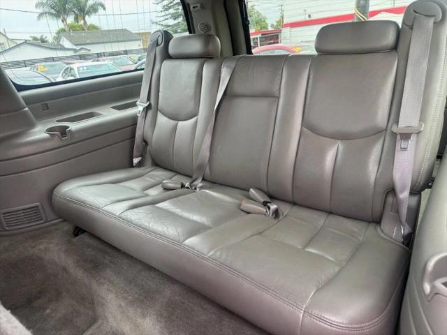 2004 Cadillac Escalade ESV Standard