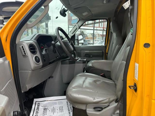 2011 Ford E-450 Cutaway XL