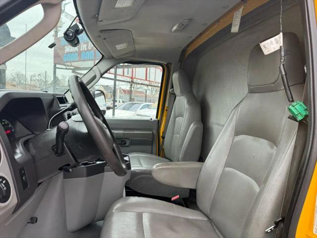 2011 Ford E-450 Cutaway XL