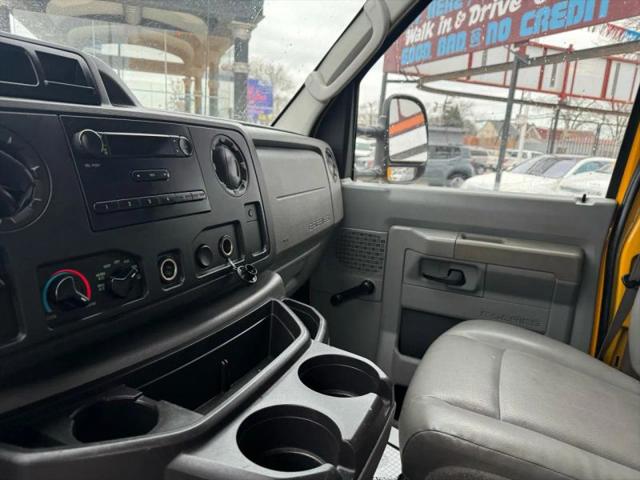 2011 Ford E-450 Cutaway XL