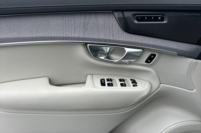 2026 Volvo XC90 Ultra, B6 AWD Gas (mild hybrid), Gasoline, Bright, 7 Seats
