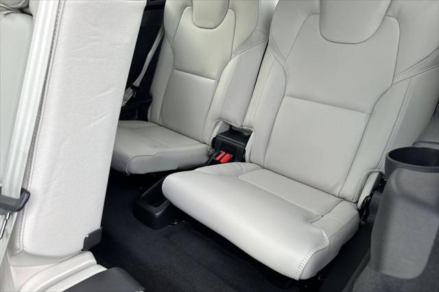 2026 Volvo XC90 Ultra, B6 AWD Gas (mild hybrid), Gasoline, Bright, 7 Seats
