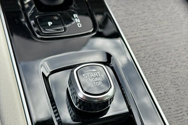 2026 Volvo XC90 Ultra, B6 AWD Gas (mild hybrid), Gasoline, Bright, 7 Seats