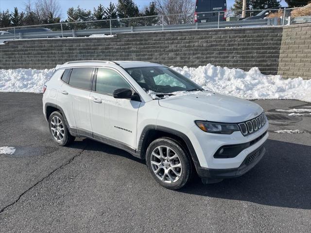 2022 Jeep Compass Latitude Lux 4x4 2022 Jeep Compass Latitude Lux 4x4