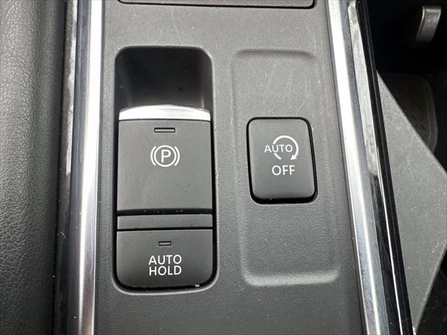 2023 Nissan Pathfinder Platinum 4WD [28]