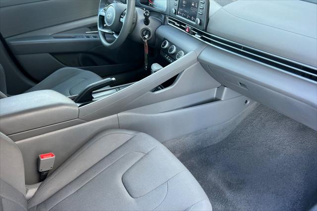2024 Hyundai Elantra SE