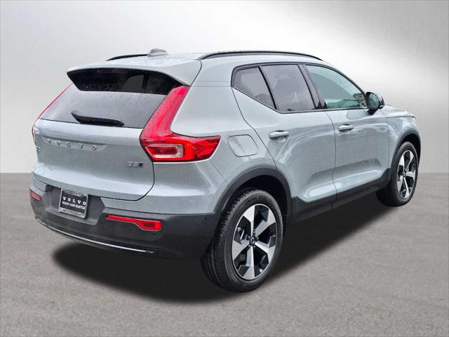 2026 Volvo XC40 Plus, B5 AWD Gas (mild hybrid), Dark
