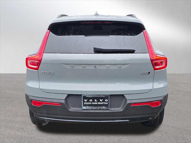 2026 Volvo XC40 Plus, B5 AWD Gas (mild hybrid), Dark