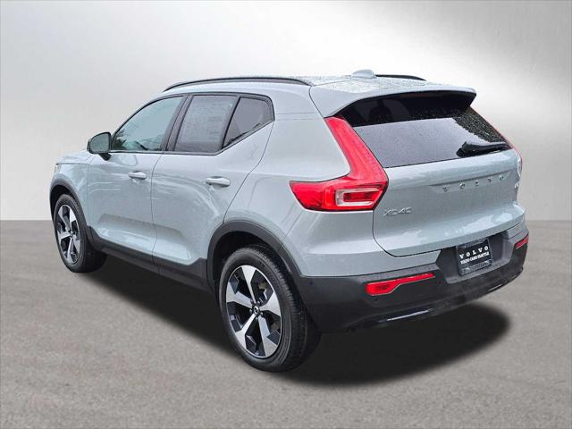 2026 Volvo XC40 Plus, B5 AWD Gas (mild hybrid), Dark