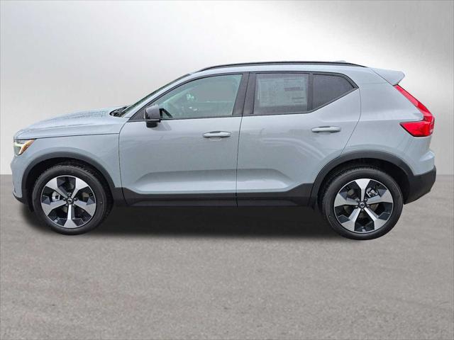 2026 Volvo XC40 Plus, B5 AWD Gas (mild hybrid), Dark