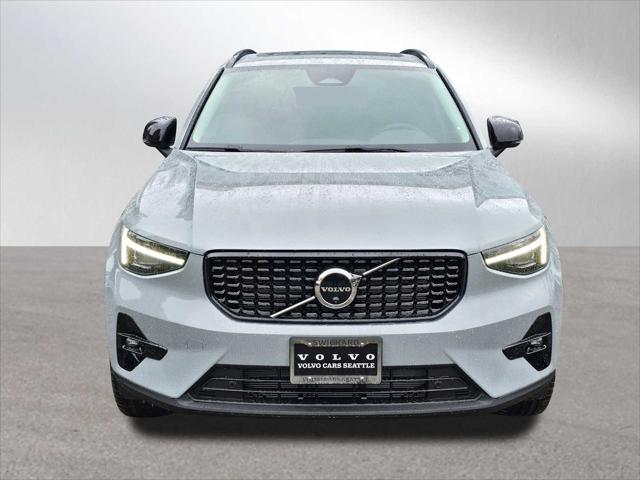 2026 Volvo XC40 Plus, B5 AWD Gas (mild hybrid), Dark