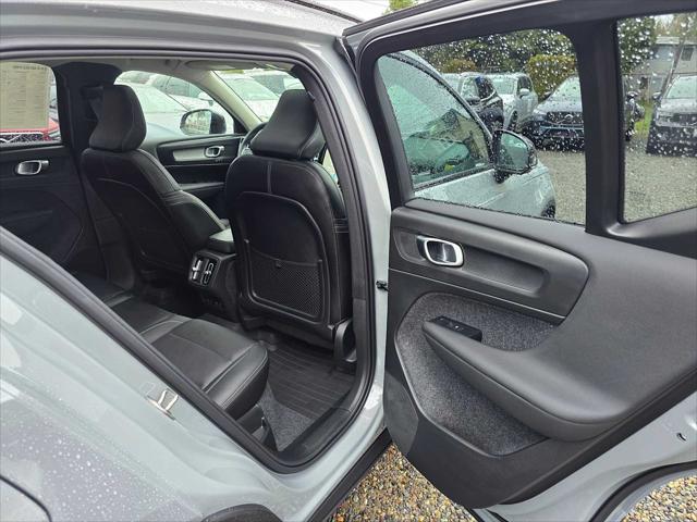 2026 Volvo XC40 Plus, B5 AWD Gas (mild hybrid), Dark