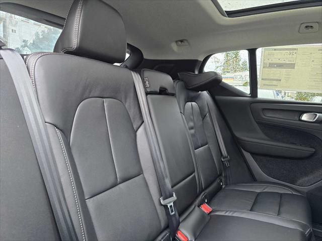 2026 Volvo XC40 Plus, B5 AWD Gas (mild hybrid), Dark
