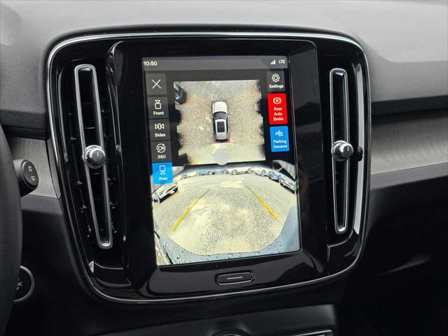 2026 Volvo XC40 Plus, B5 AWD Gas (mild hybrid), Dark