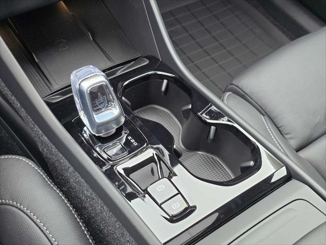 2026 Volvo XC40 Plus, B5 AWD Gas (mild hybrid), Dark