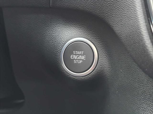 2026 Volvo XC40 Plus, B5 AWD Gas (mild hybrid), Dark