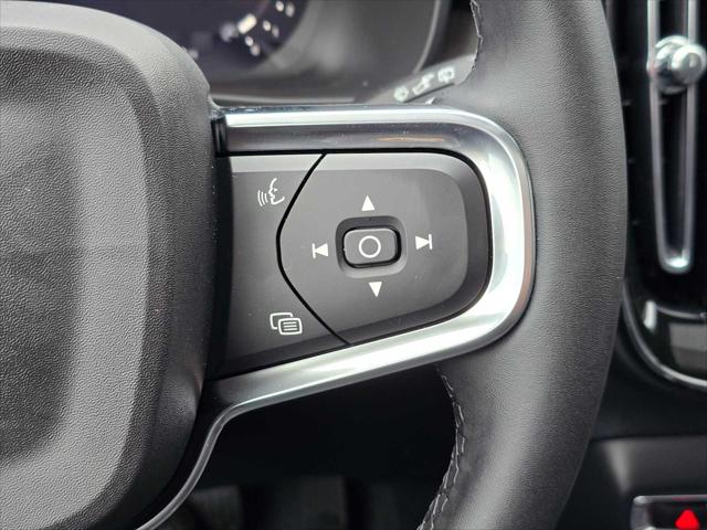 2026 Volvo XC40 Plus, B5 AWD Gas (mild hybrid), Dark
