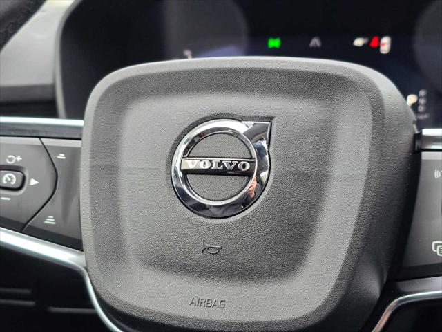 2026 Volvo XC40 Plus, B5 AWD Gas (mild hybrid), Dark