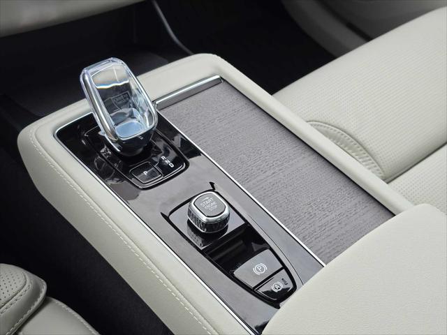 2026 Volvo XC90 Plug-In Hybrid Ultra, T8 AWD, Electric/Gasoline, Bright, 7 Seats