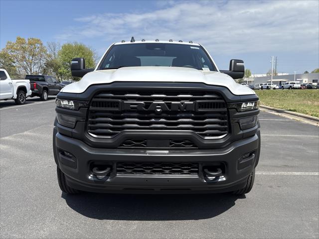 2026 RAM Ram 5500 Chassis Cab RAM 5500 TRADESMAN CHASSIS CREW CAB 4X4 60 CA