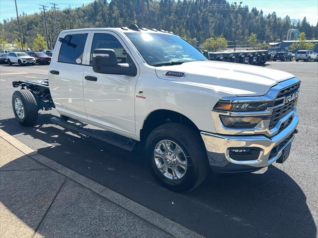 2026 RAM Ram 3500 Chassis Cab RAM 3500 TRADESMAN CREW CAB CHASSIS 4X4 60 CA