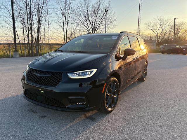 2026 Chrysler Pacifica Select for sale in Woodville, OH