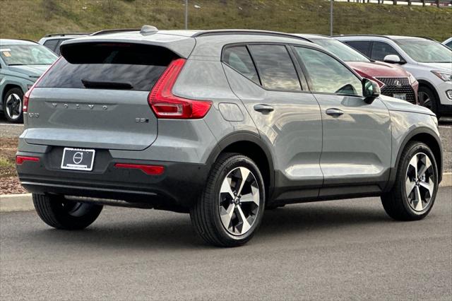 2026 Volvo XC40 Plus, B5 AWD Gas (mild hybrid), Dark