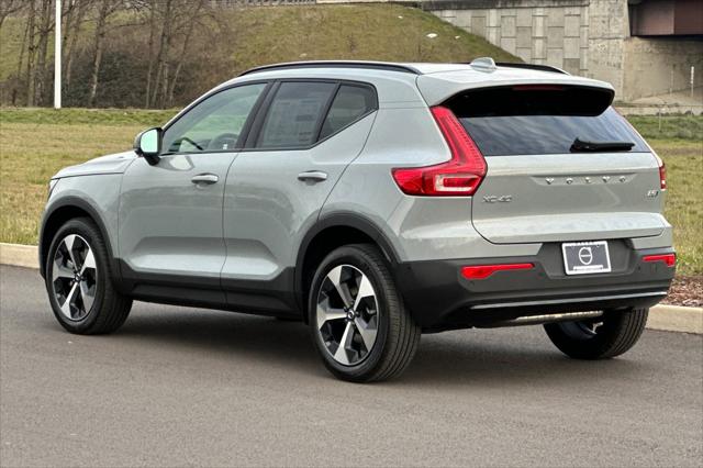 2026 Volvo XC40 Plus, B5 AWD Gas (mild hybrid), Dark