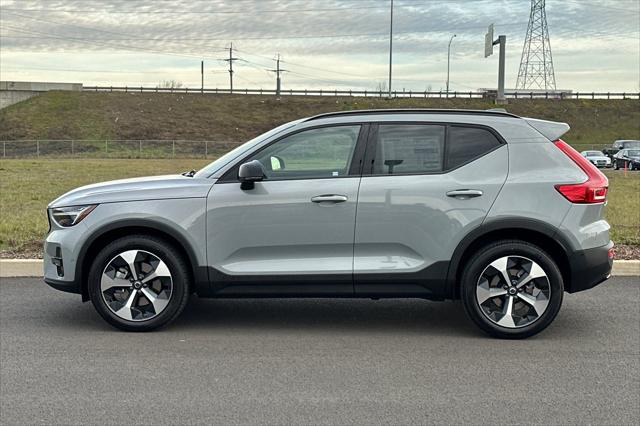 2026 Volvo XC40 Plus, B5 AWD Gas (mild hybrid), Dark