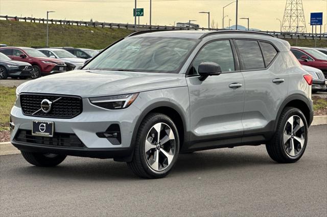 2026 Volvo XC40 Plus, B5 AWD Gas (mild hybrid), Dark