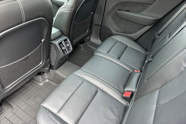 2026 Volvo XC40 Plus, B5 AWD Gas (mild hybrid), Dark