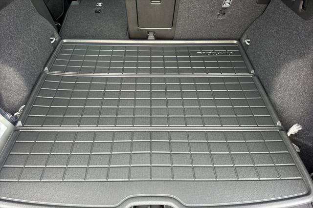 2026 Volvo XC40 Plus, B5 AWD Gas (mild hybrid), Dark