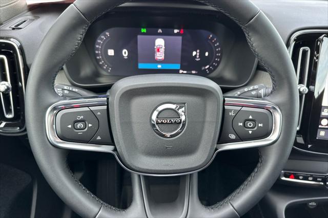 2026 Volvo XC40 Plus, B5 AWD Gas (mild hybrid), Dark