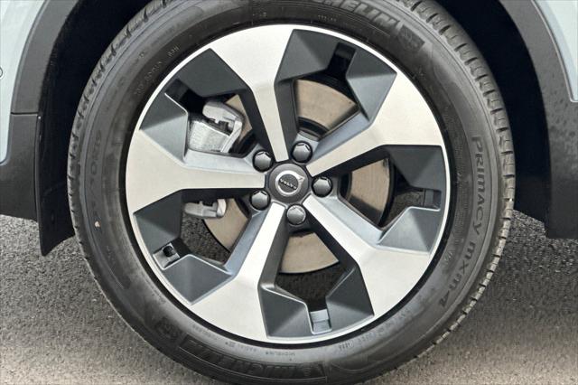 2026 Volvo XC40 Plus, B5 AWD Gas (mild hybrid), Dark