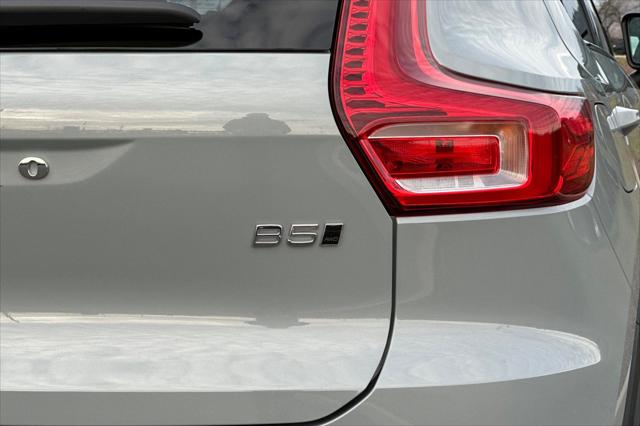 2026 Volvo XC40 Plus, B5 AWD Gas (mild hybrid), Dark