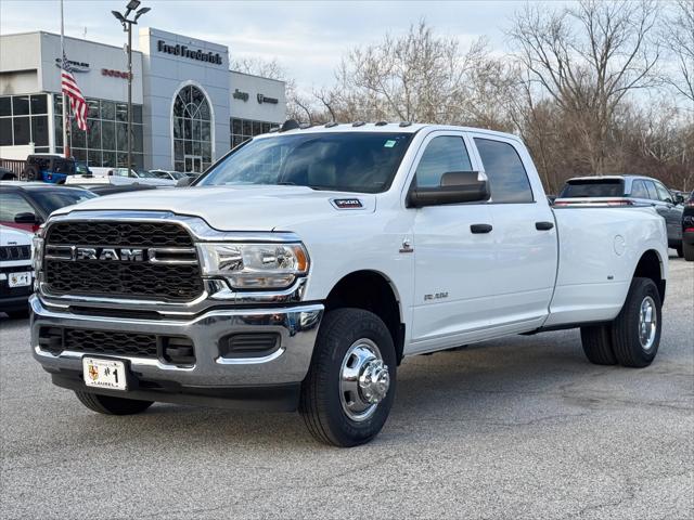 2022 RAM 3500 Tradesman Crew Cab 4x4 8 Box