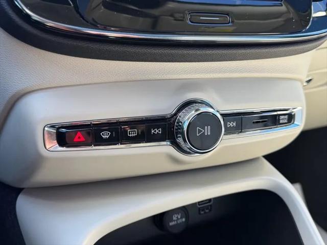 2019 Volvo XC40 T5 Momentum