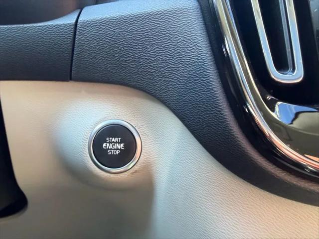 2019 Volvo XC40 T5 Momentum