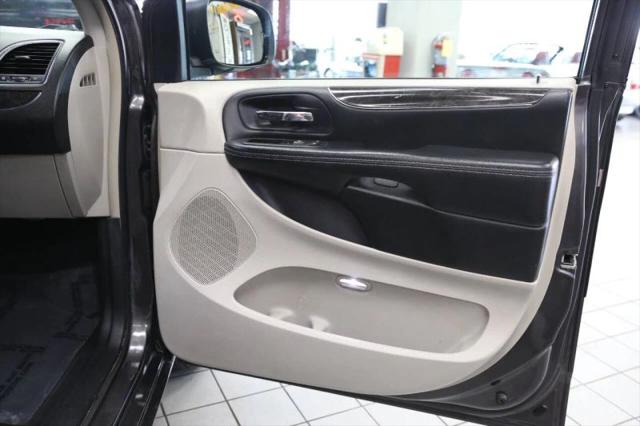 2015 Chrysler Town & Country Touring